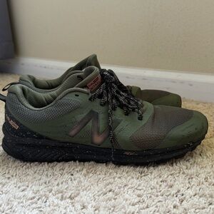 New Balance Men's Green Trail Running Shoes